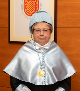 Olga Xirinacs i Díaz during her investiture as honorary doctor by URV