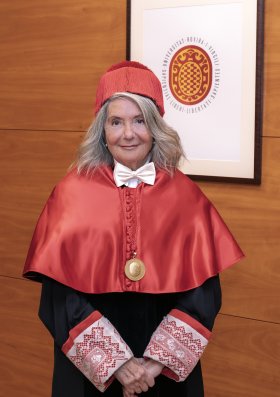 María Jesús Montoro during his investiture as doctor honoris causa by the URV