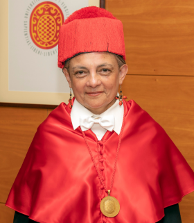 Esperanza Martínez Yáñez during her investiture as honorary doctor by URV