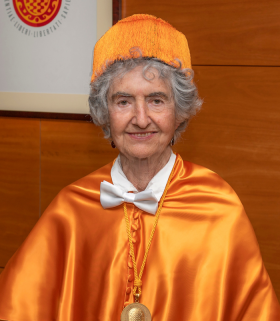 Lourdes Beneria i Farré durant la seva investidura com a doctora honoris causa per la URV