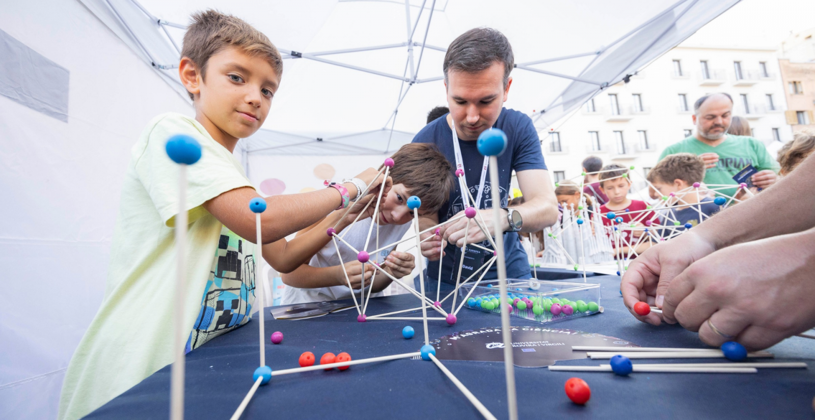 La Nit Europea de la Recerca transforma Tarragona en la gran festa de la ciència