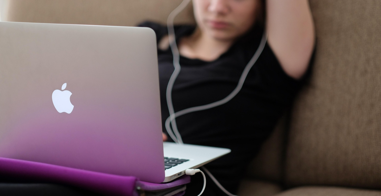 Identifiquen els principals factors associats a l’ús de pornografia entre adolescents